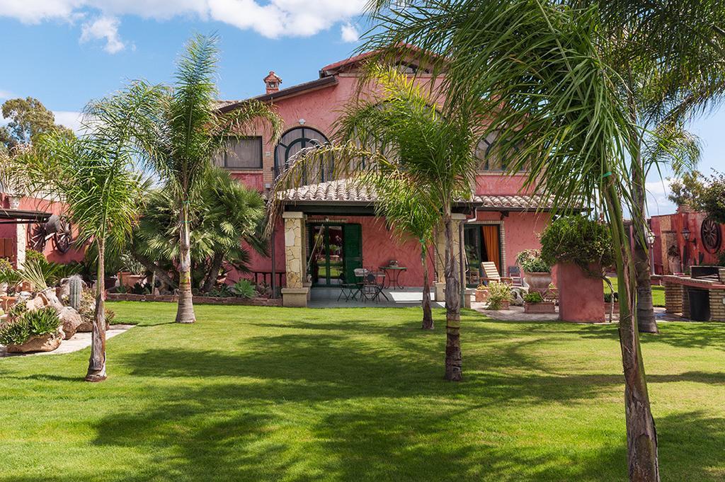Casa Vacanze Villa Flumini Флуміні-ді-Кварту Номер фото