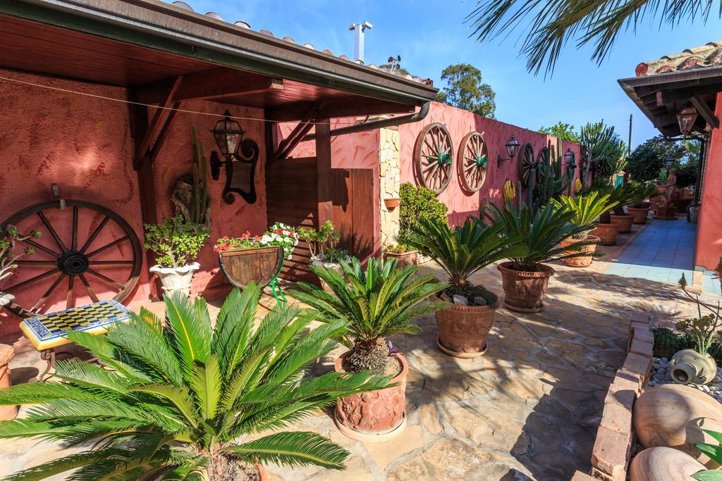 Casa Vacanze Villa Flumini Флуміні-ді-Кварту Екстер'єр фото