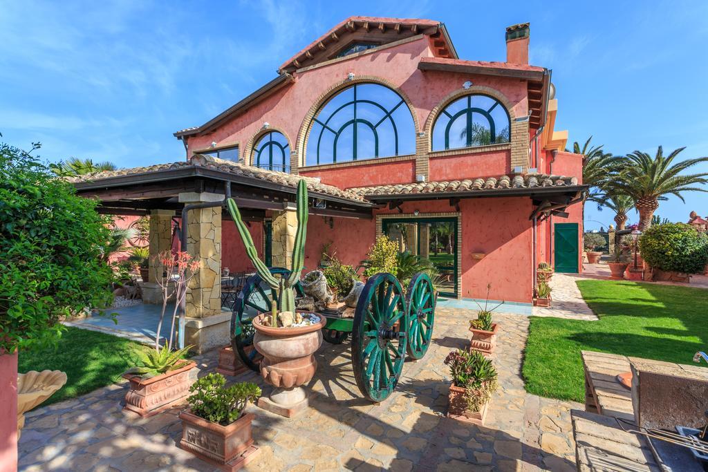 Casa Vacanze Villa Flumini Флуміні-ді-Кварту Екстер'єр фото