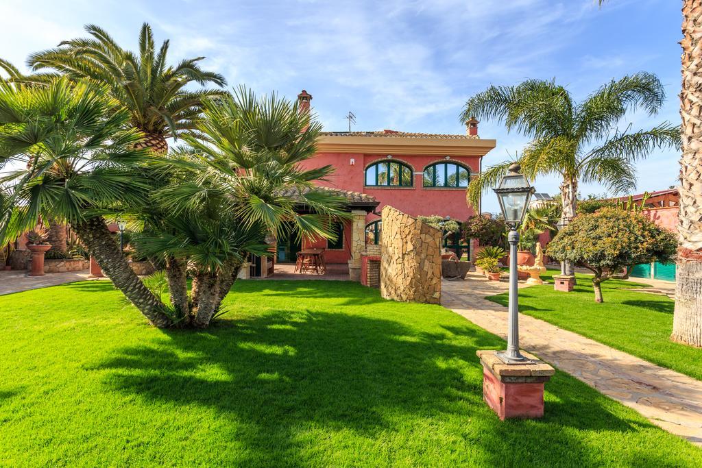 Casa Vacanze Villa Flumini Флуміні-ді-Кварту Екстер'єр фото