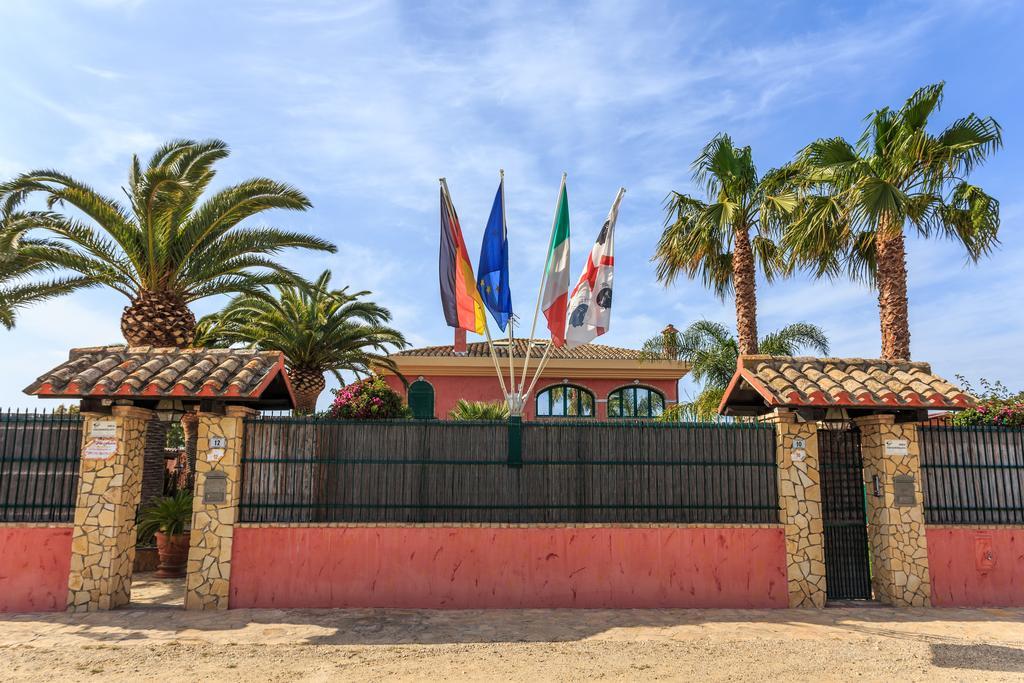 Casa Vacanze Villa Flumini Флуміні-ді-Кварту Екстер'єр фото